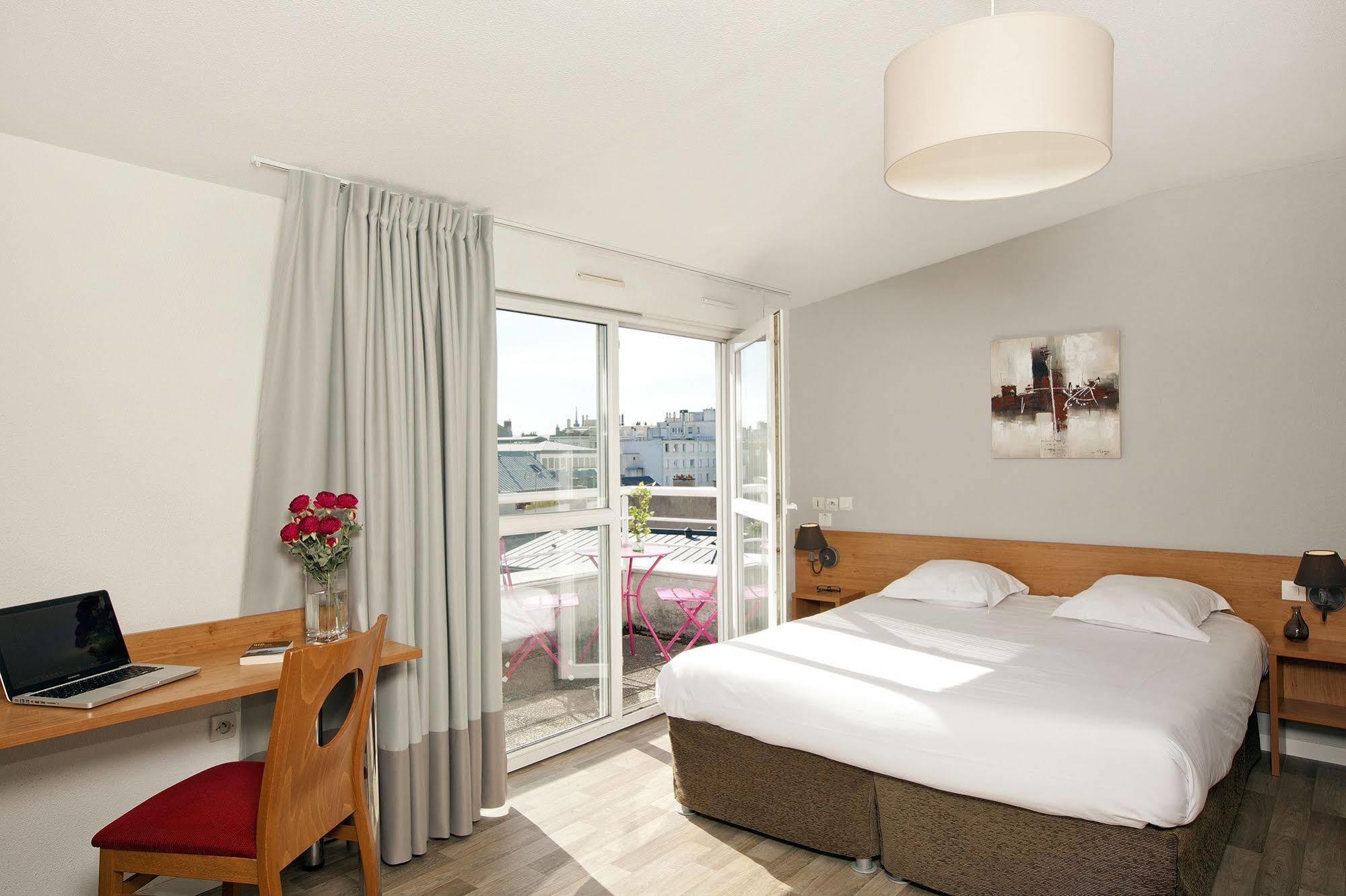 เซฌูร์ แอนด์ อัฟแฟร์ ตูร์ เลโอนาร์ด เดอ วินซี Aparthotel ภายนอก รูปภาพ